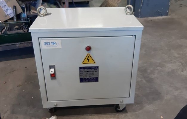 TRASFORMATORE  25 KVA - 380V PRIMARIO-220V SECONDARIO NUOVO